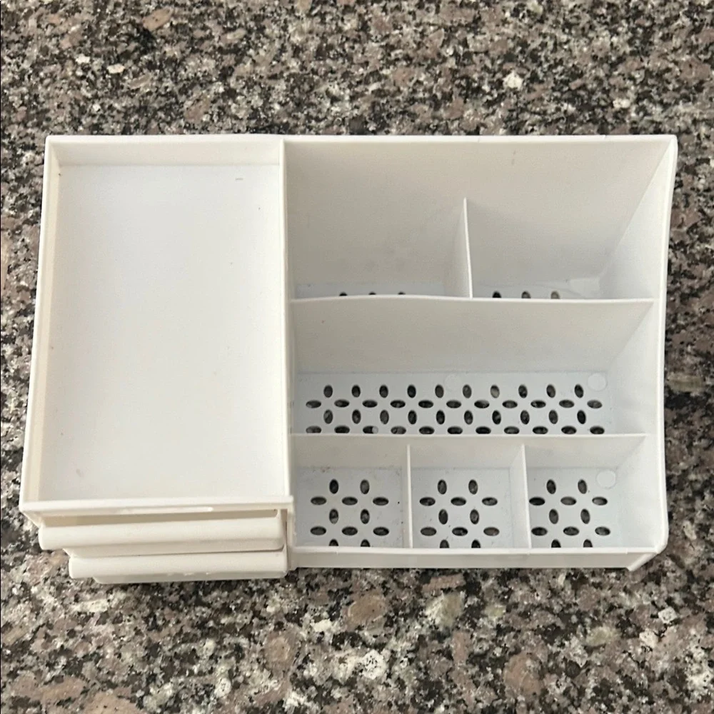 Make up organizer